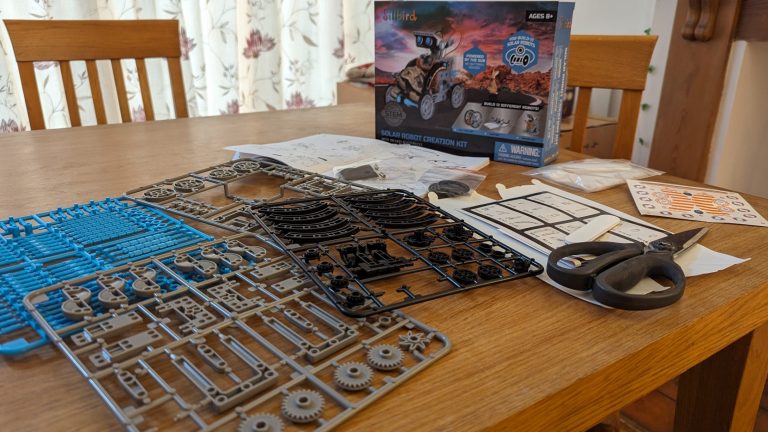 Solar Robot kit: 190 pieces!